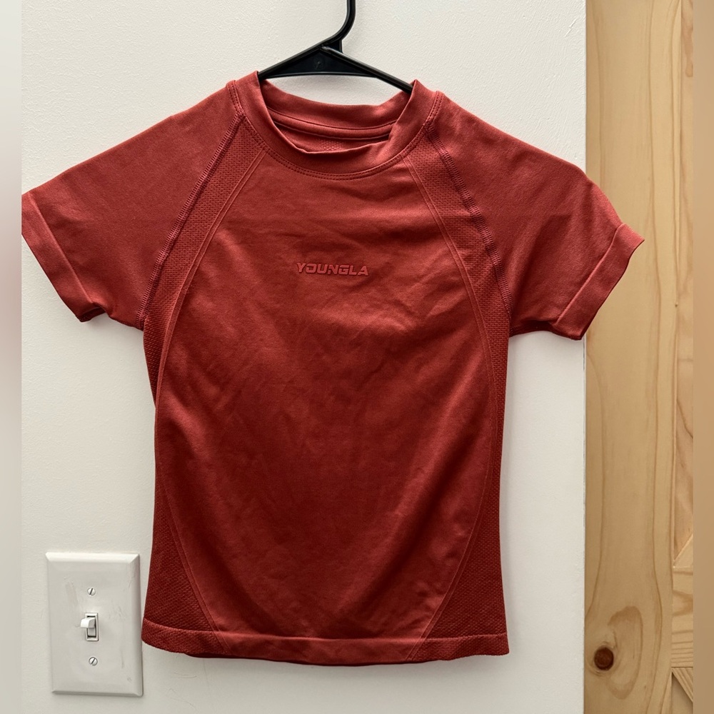 Youngla W446 Seamless Curve Compression Tee